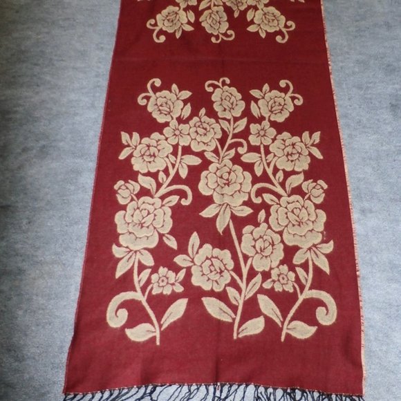 NEW  Reversible Wool Table Runner Red & Beige Floral design w/ fringe 70 x26 - Picture 1 of 7